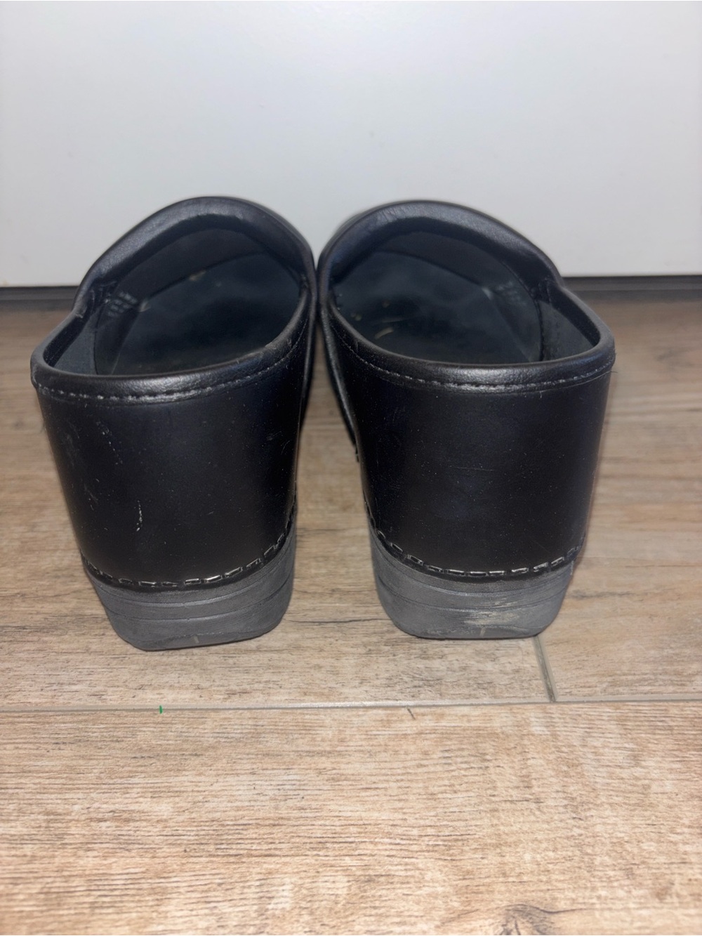 Dansko Black Leather Slip-On Clogs Size 39 Wide - Picture 3 of 6